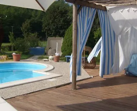 Casaobert Cascina Relais Bed & Breakfast